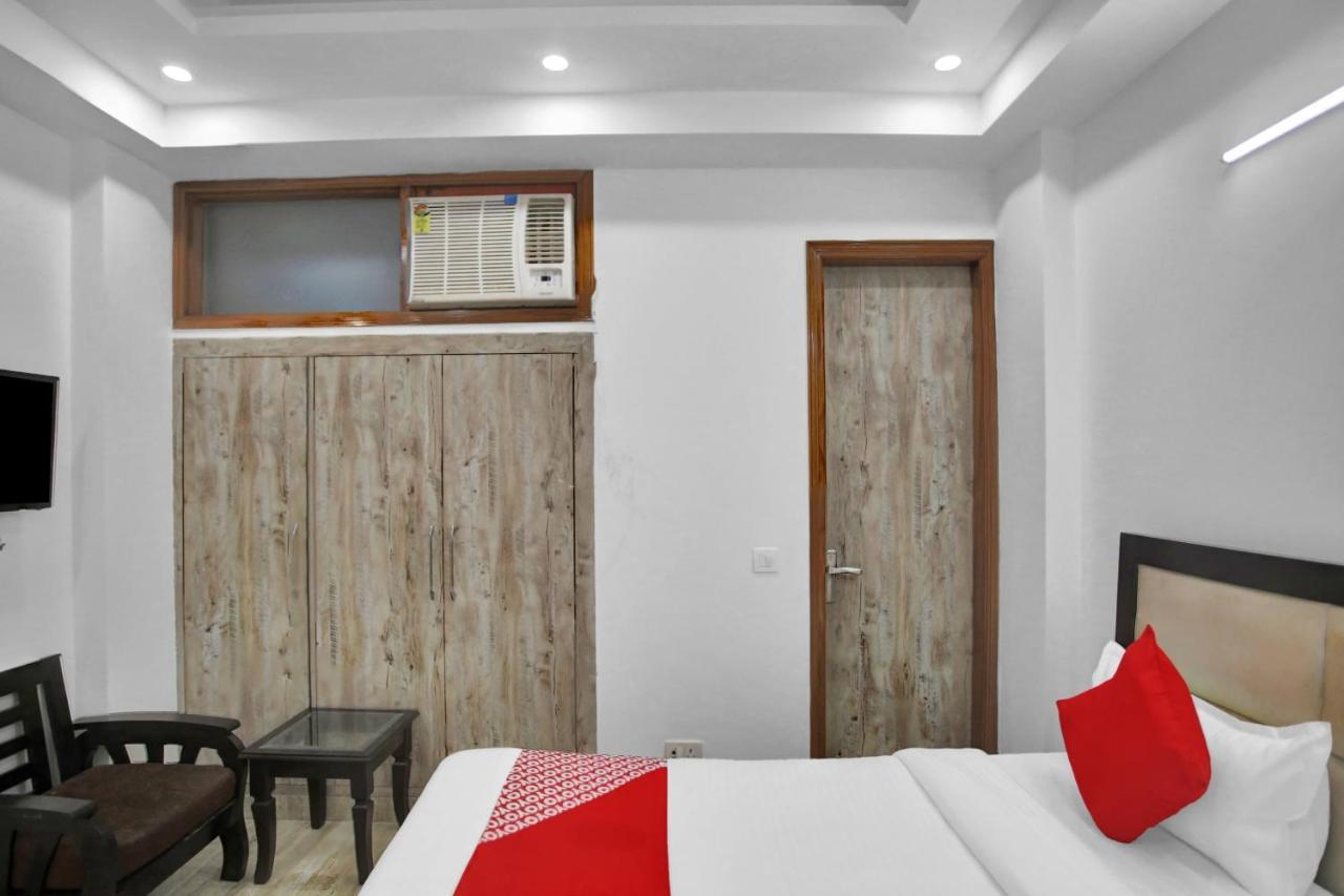 Oyo 82100 Golden Residency Noida Exterior photo