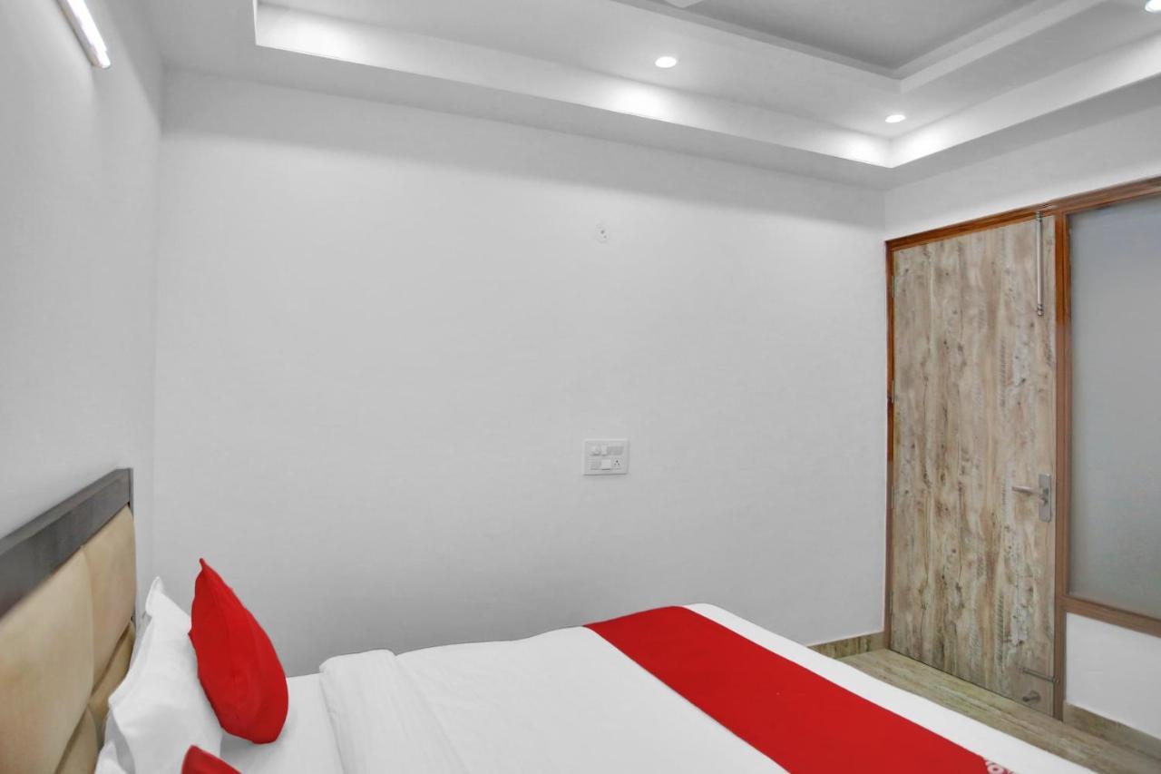 Oyo 82100 Golden Residency Noida Exterior photo