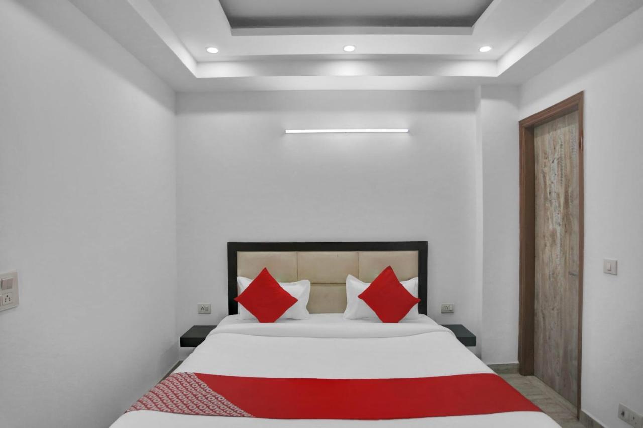 Oyo 82100 Golden Residency Noida Exterior photo