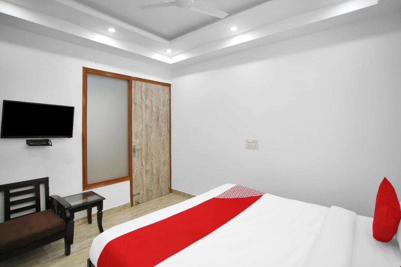 Oyo 82100 Golden Residency Noida Exterior photo